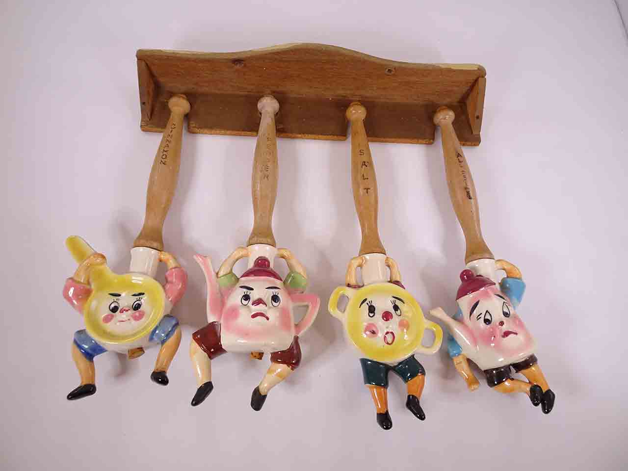 25550 Anthropomorphic kitchenware spice set salt and pepper shakers