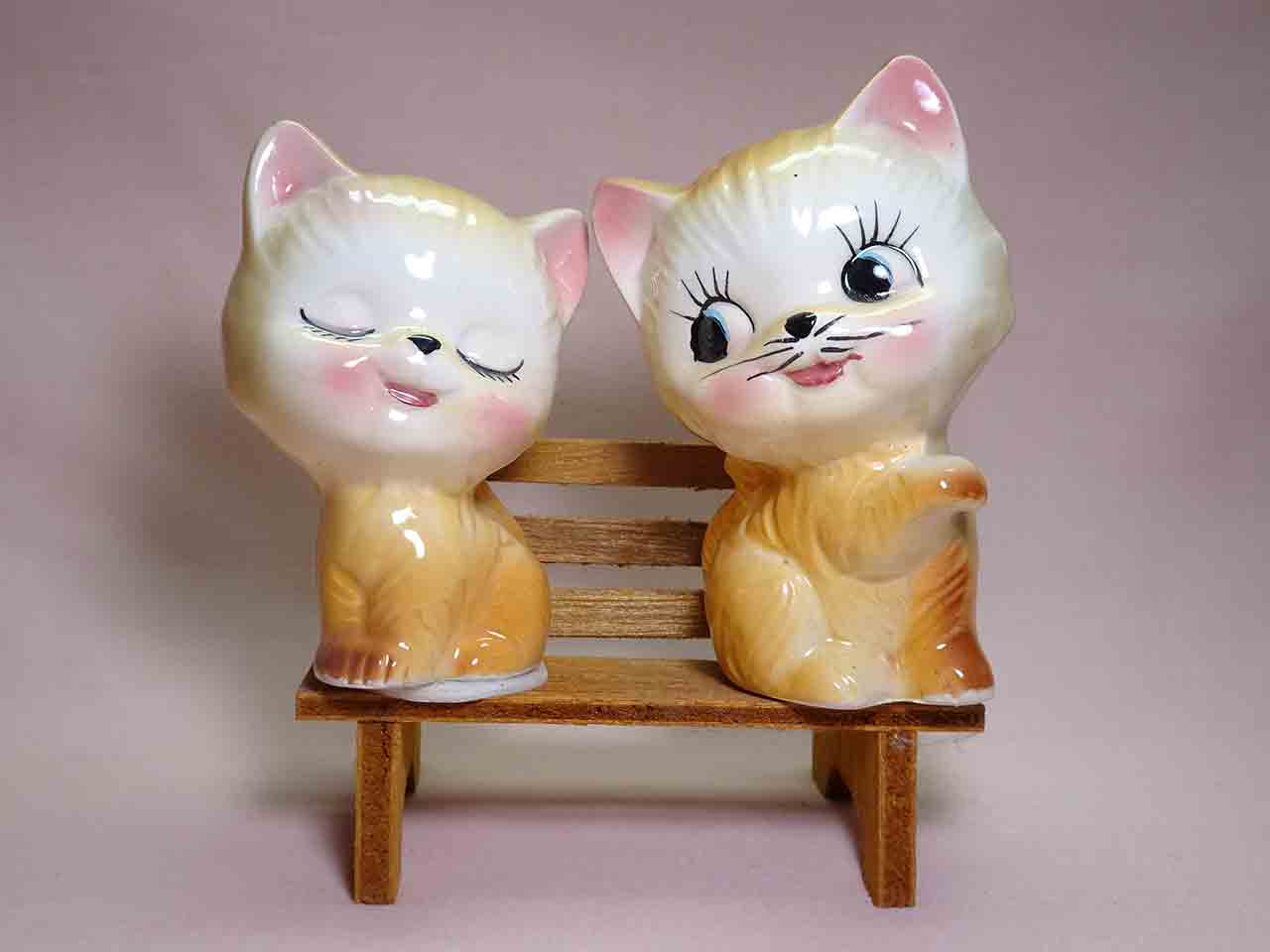 40657 Bench sitters salt and pepper shakers - cats