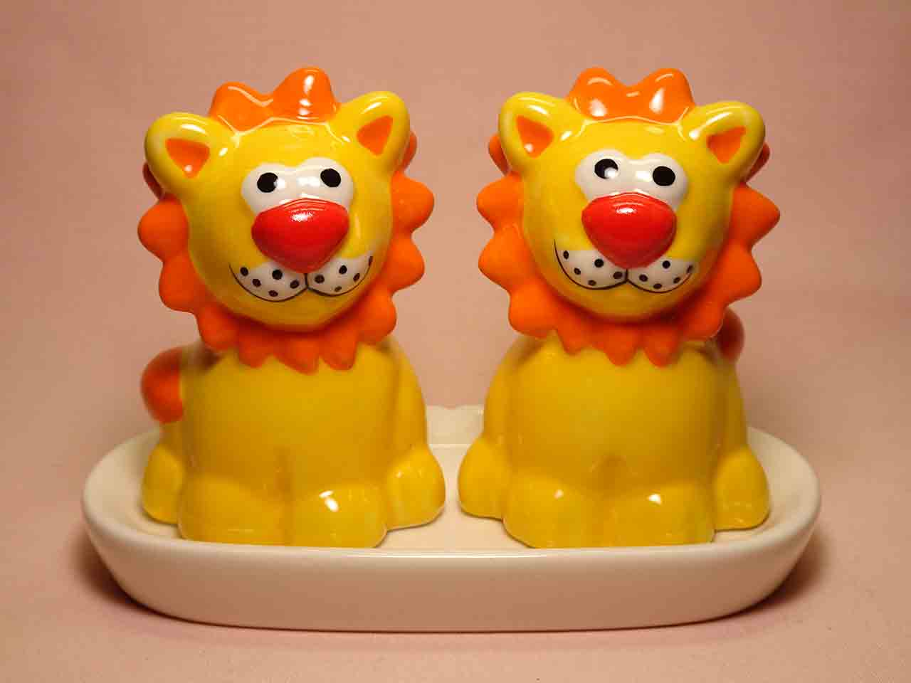41808 Lion salt and pepper shakers