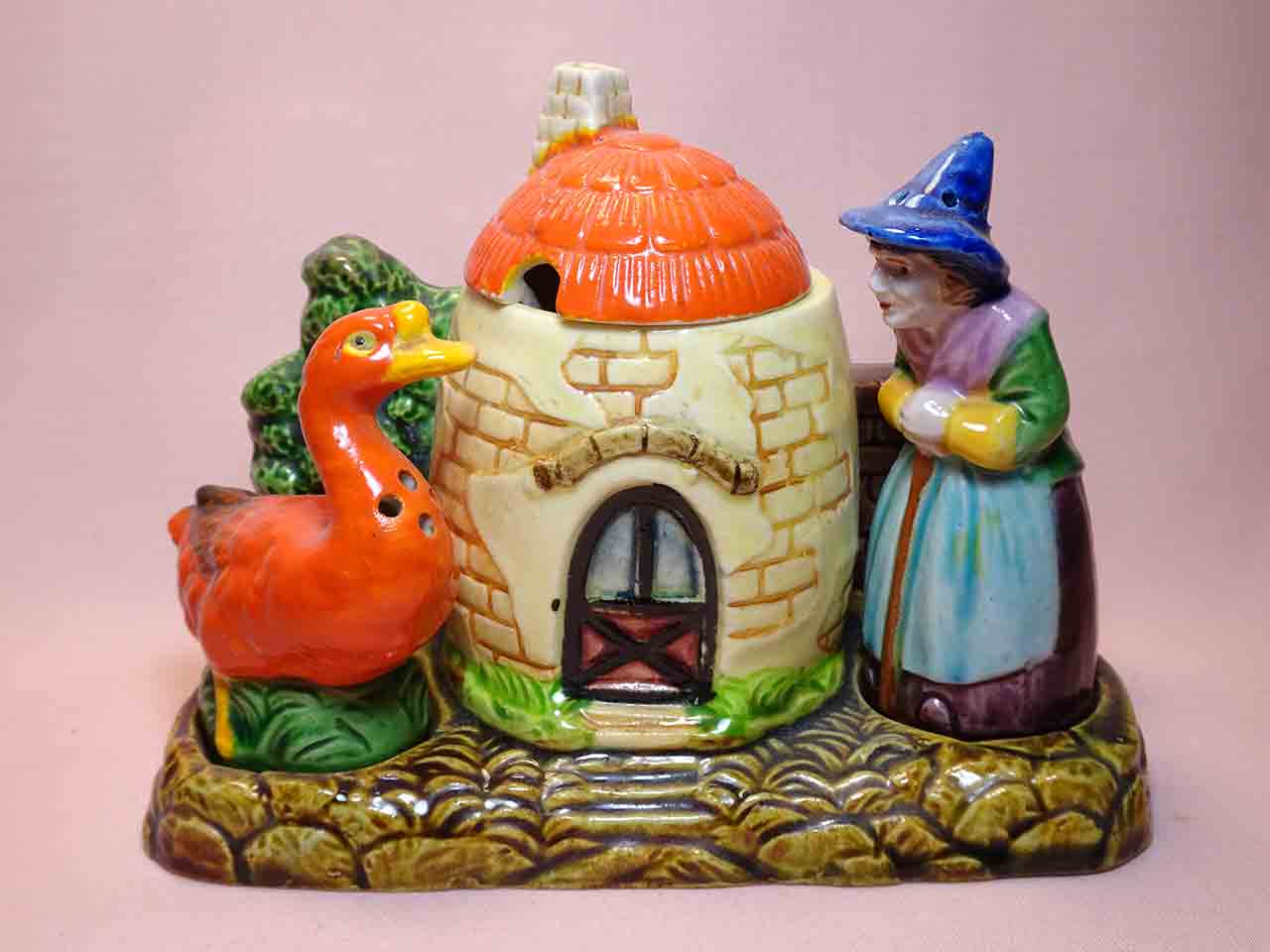 42647 Marutomoware Mother Goose Nursery Rhyme Condiment Set salt and pepper shakers