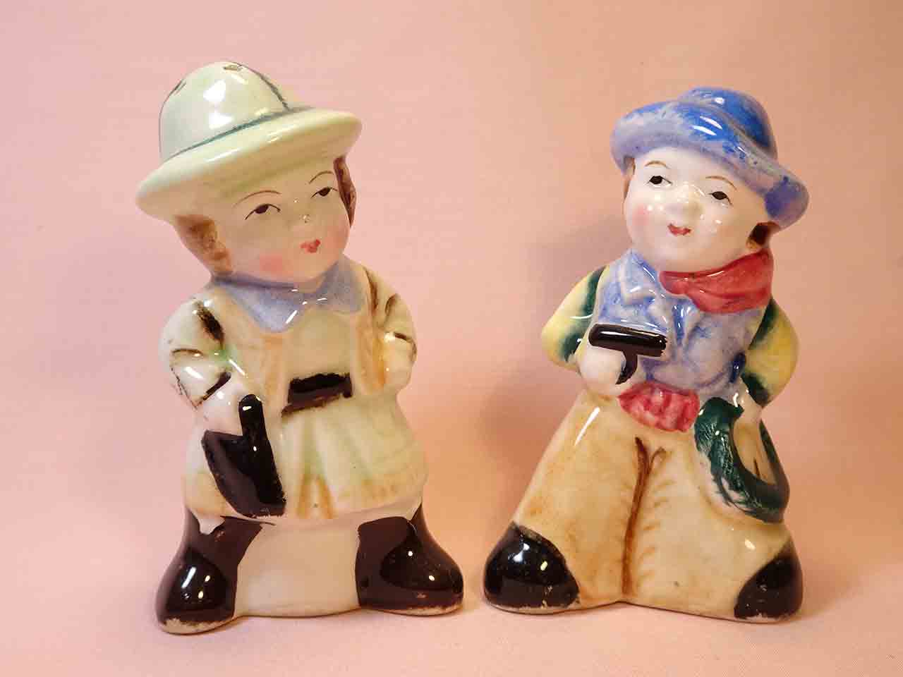 43399 United States couple salt and pepper shakers