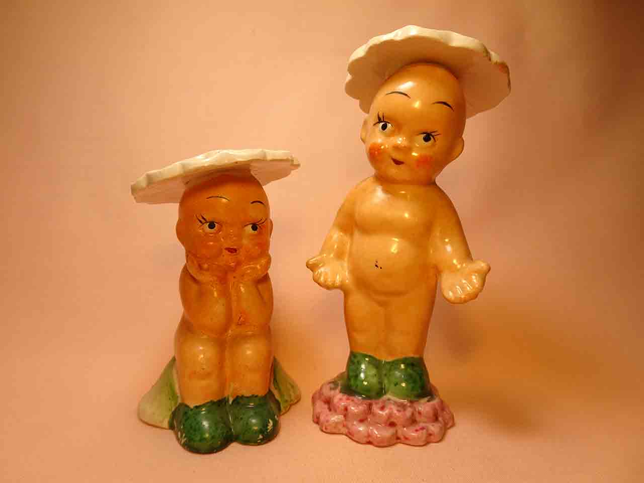 43514 Babies wearing flower hats salt and pepper shakers series