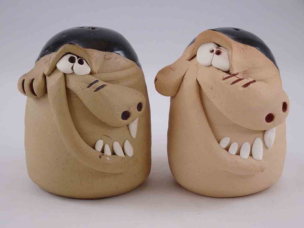 45728 Pretty Ugly Pottery from Wales salt and pepper shakers - alligators