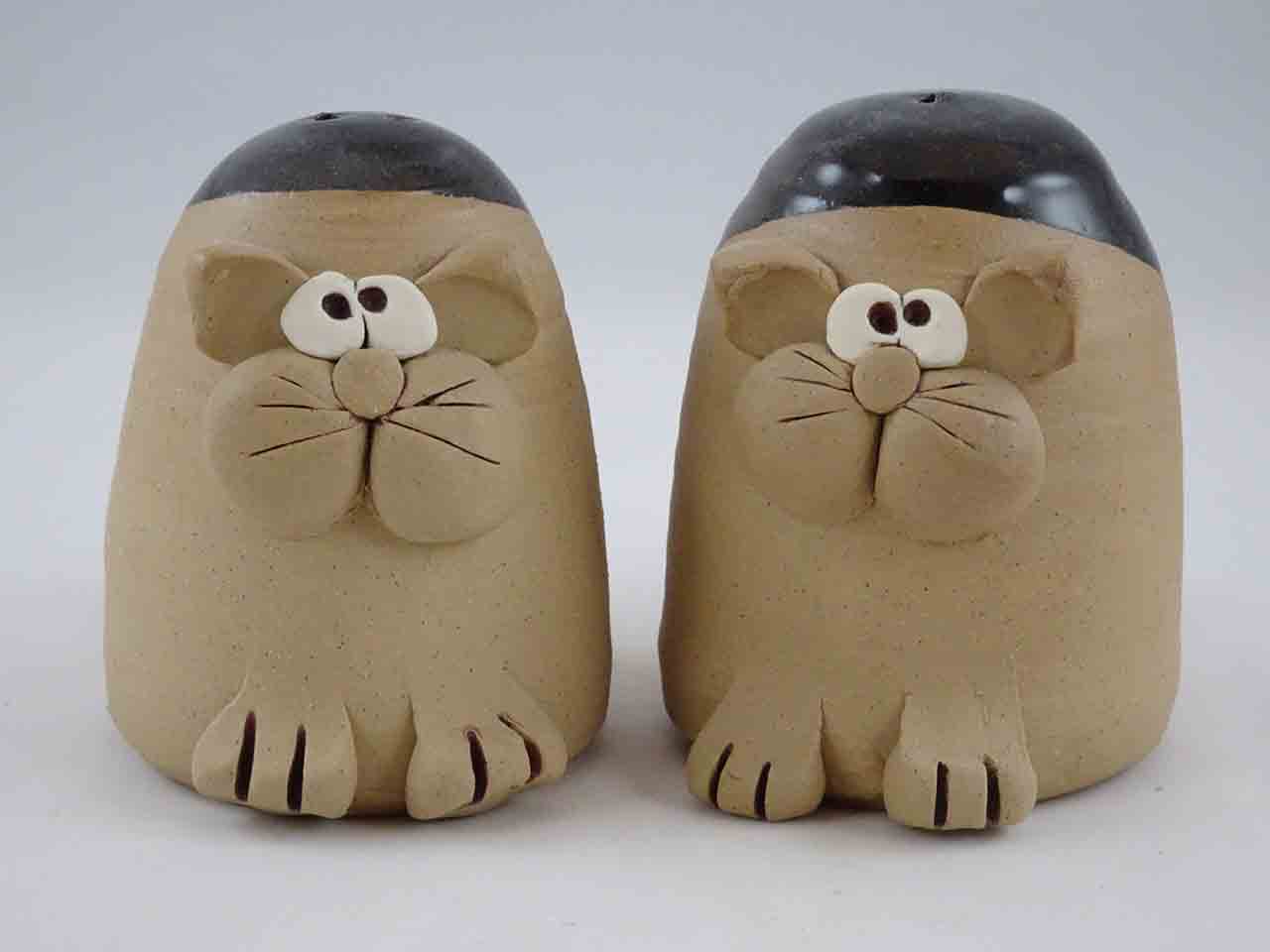 45733 Pretty Ugly Pottery from Wales salt and pepper shakers - cats