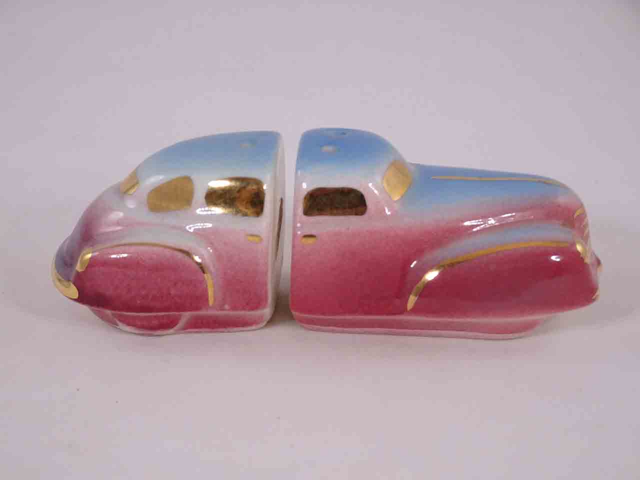 46997 Go with car salt and pepper shakers