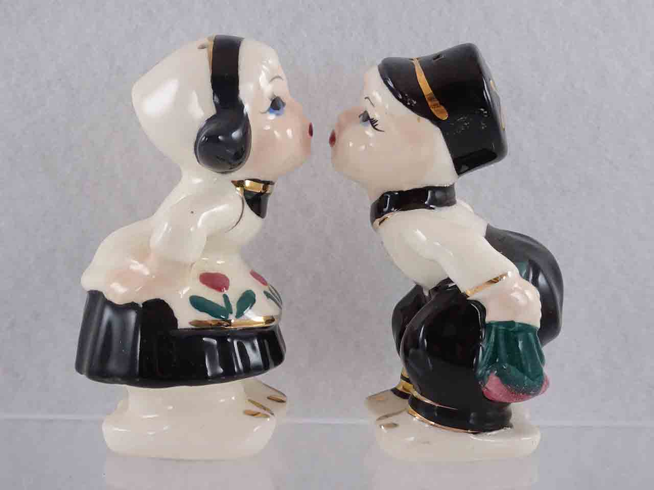 53057 Napco kissing Dutch (Holland) couple salt and pepper shakers