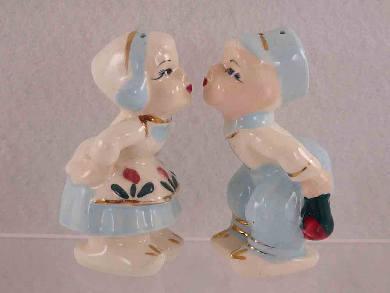 53069 Napco kissing Dutch (Holland) couple salt and pepper shakers