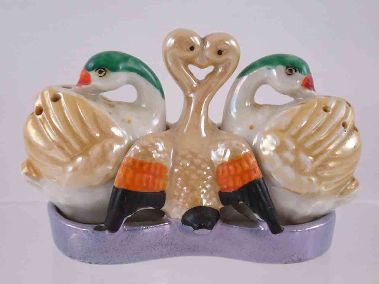54700 SEIEI Lusterware Swans 3pc salt and peper shakers set