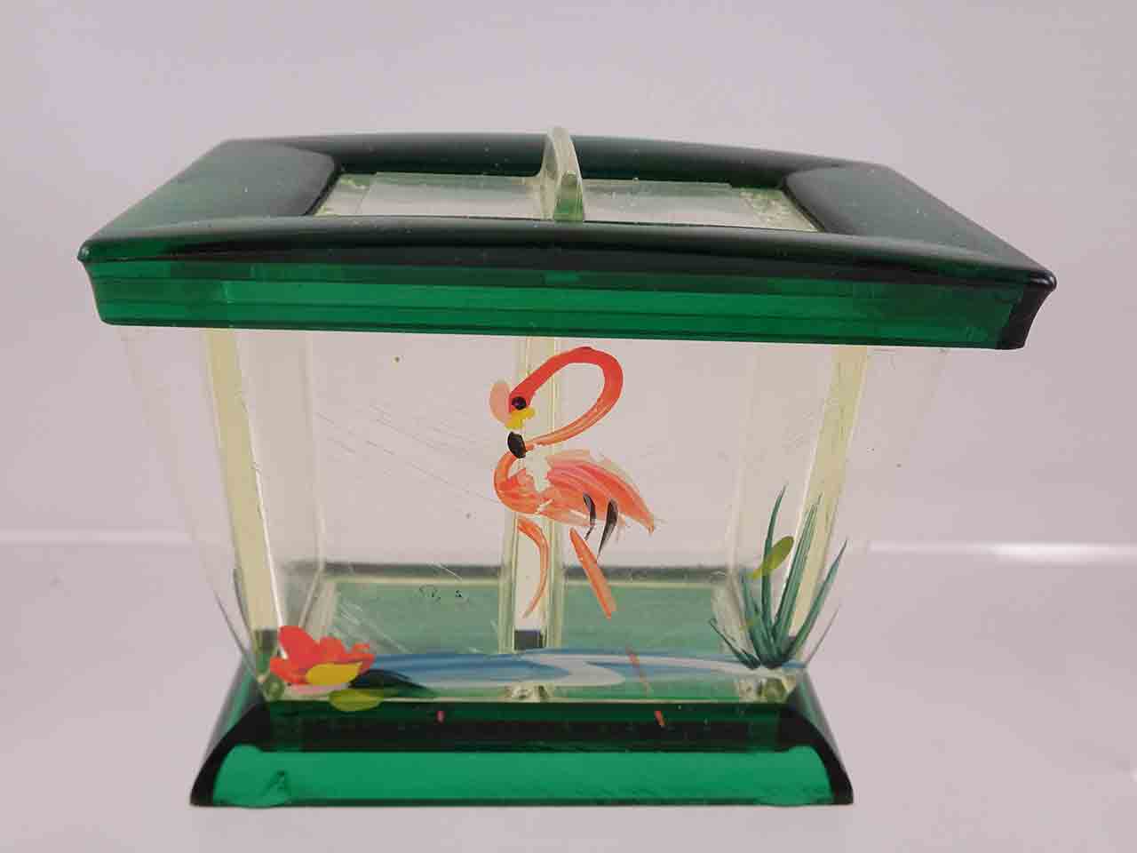 54940 Plastic one piece fish tank with flamingo salt and pepper shakers