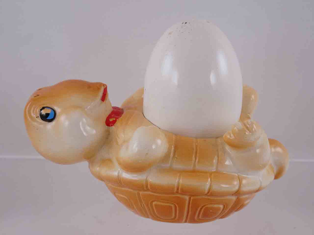 55529 Animals with eggs on backs / stomachs stacking salt and pepper shakers - turtle