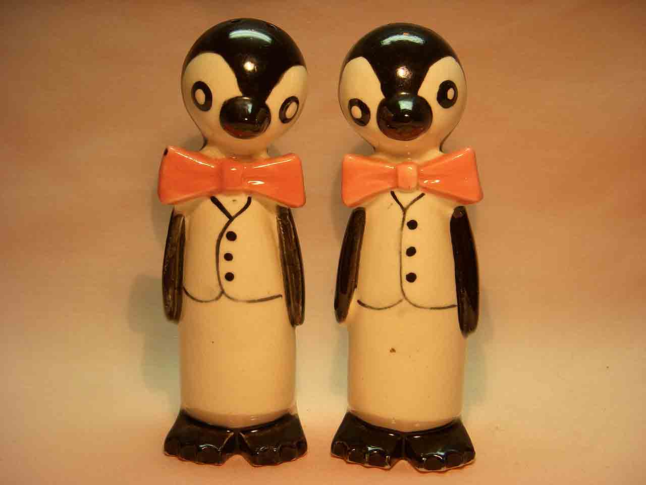 7975 Penguins salt and pepper shakers