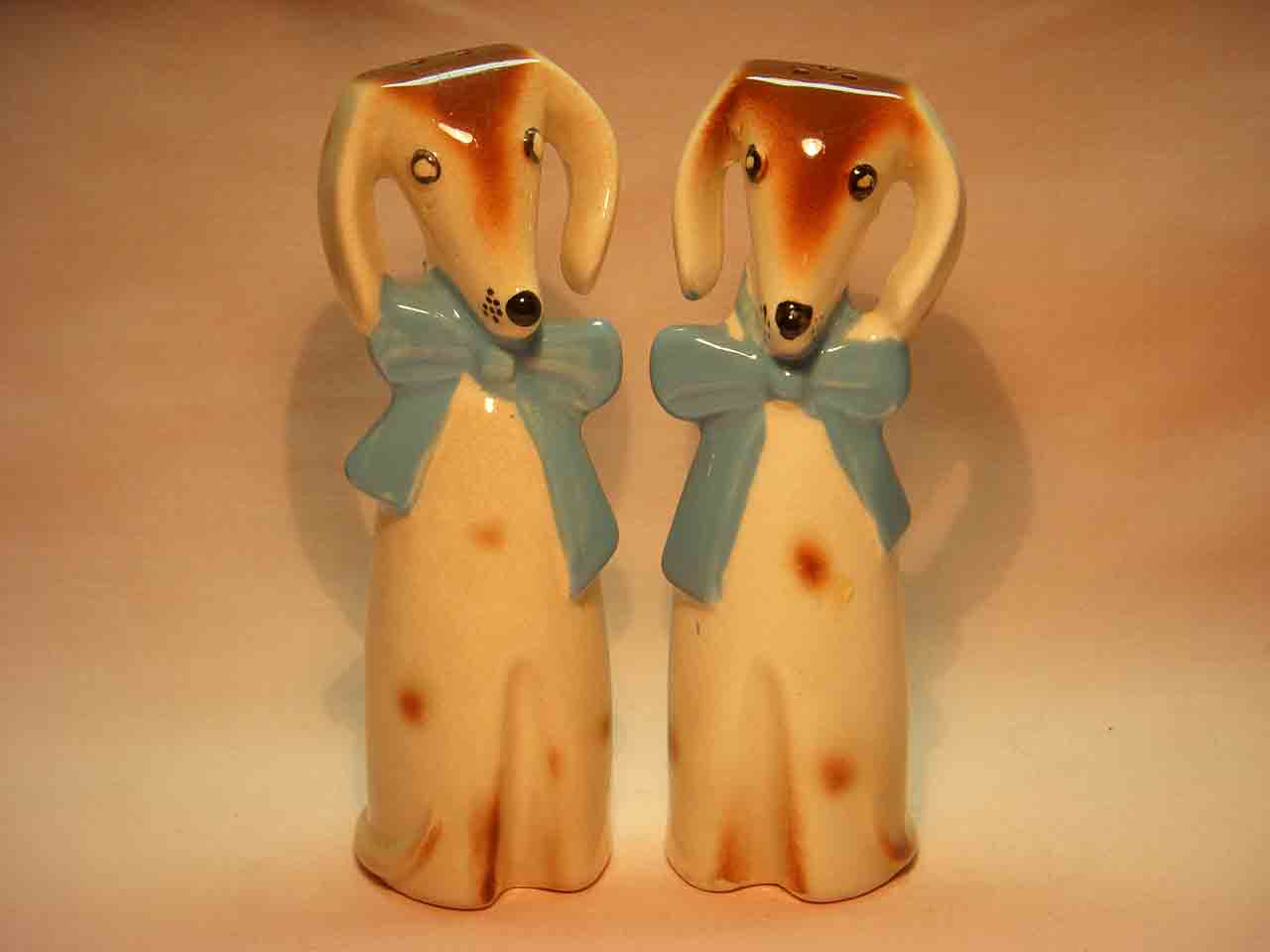 7976 Dogs salt and pepper shakers