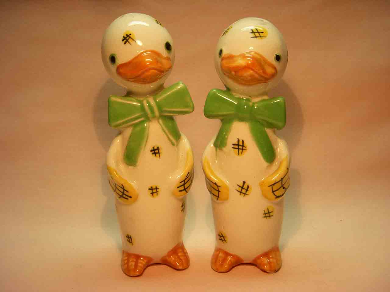 7977 Ducks salt and pepper shakers