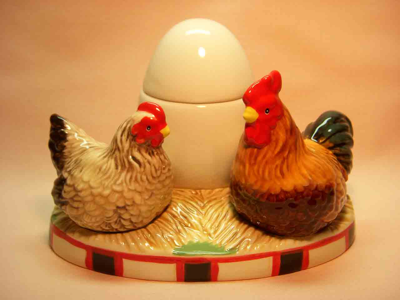 16644 Chickens with egg Mwah Westland Giftware salt and pepper shakers