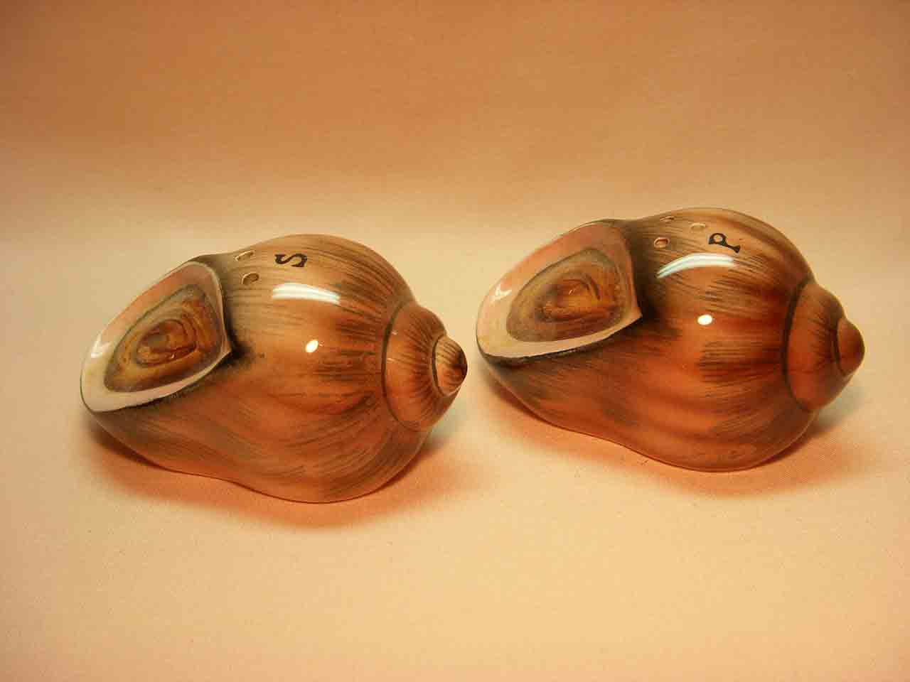 17740 PY sea shells salt and pepper shakers