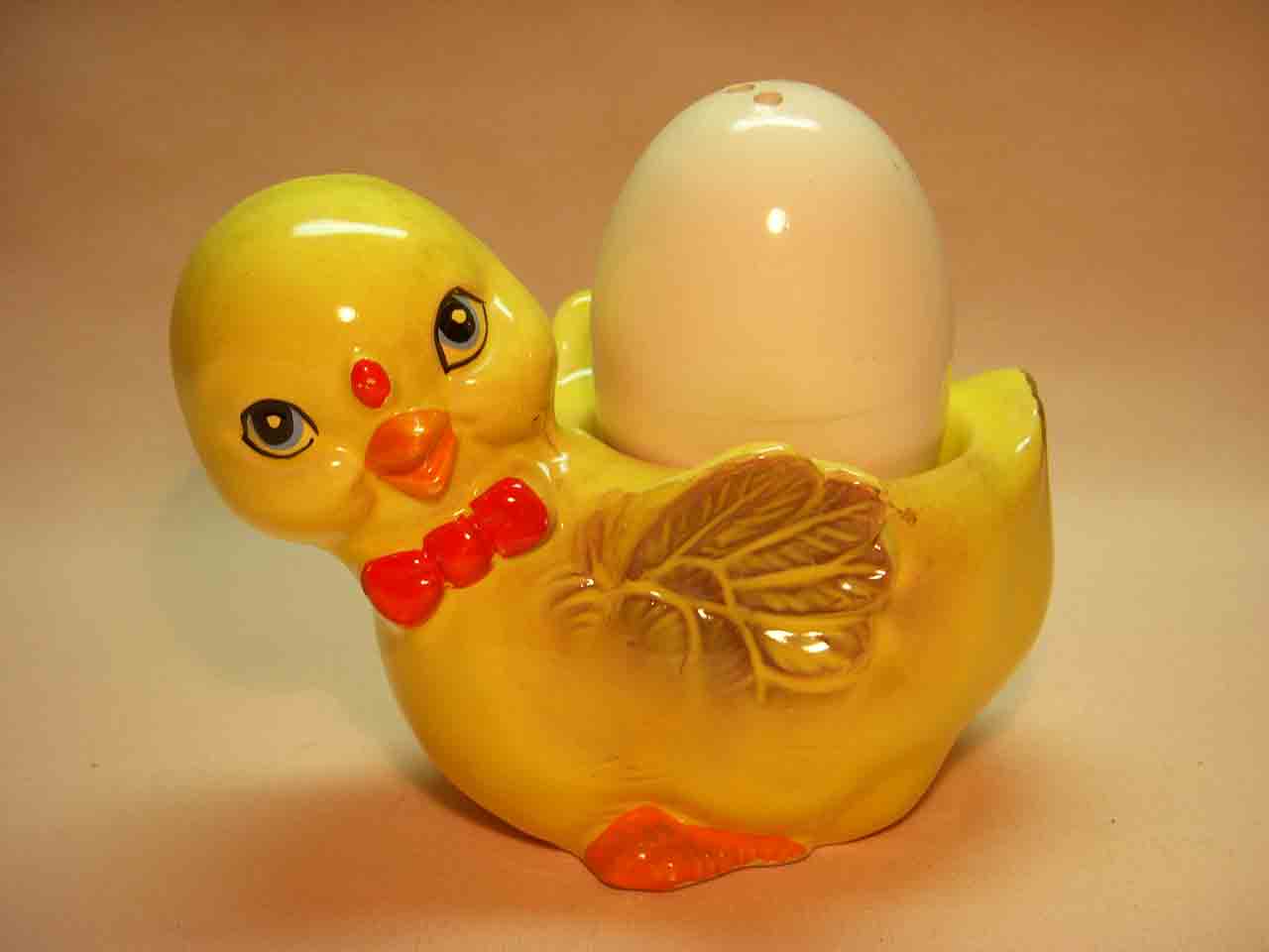 18466 Animals Holding an Egg on Back/Stomach Stackers salt and pepper shakers - chick