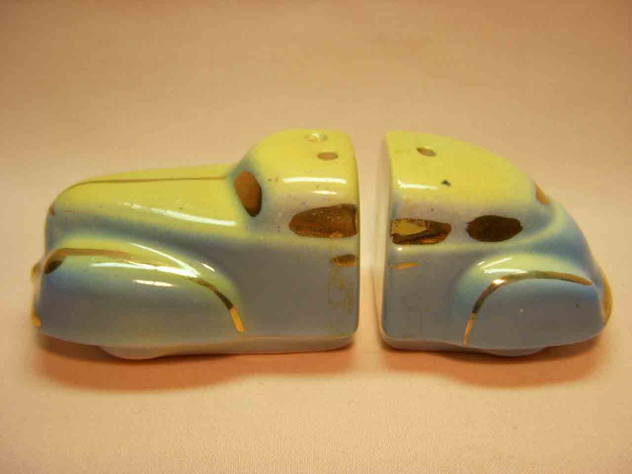 24331 Go with car salt and pepper shakers